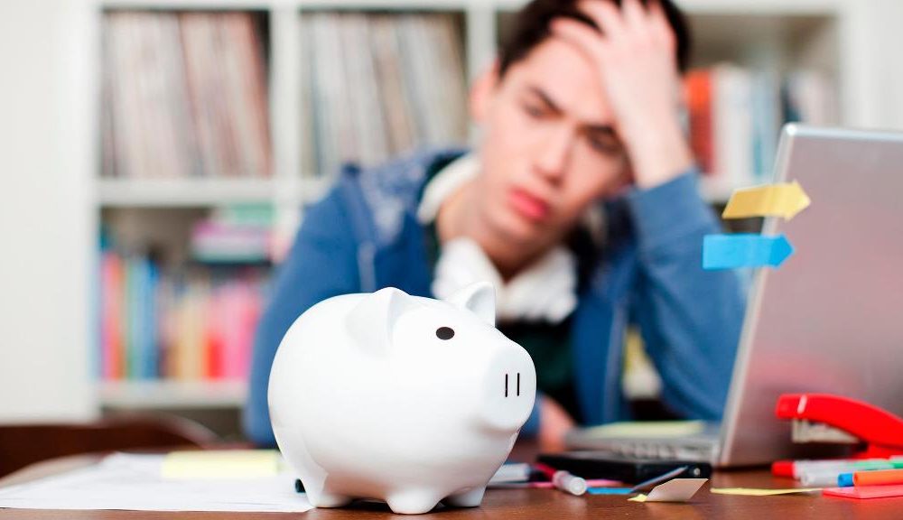 Top 10 Money Saving Tips for Cash Pinched Students