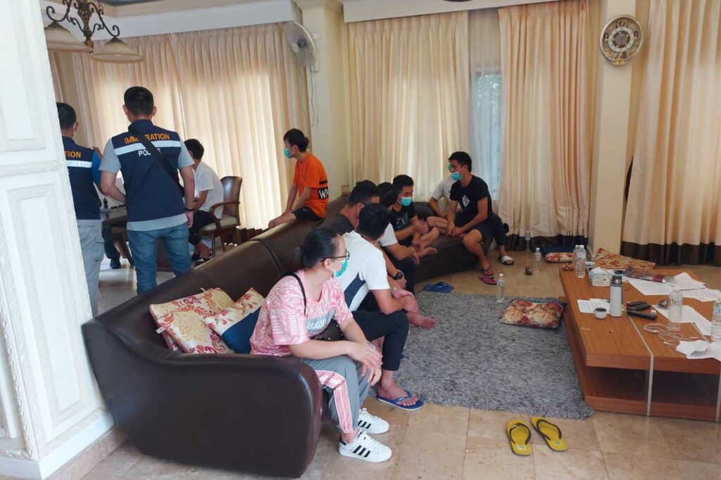Houses, Immigration, Nineteen Chinese Nationals Arrested for Illegal Entry in Northern Thailand