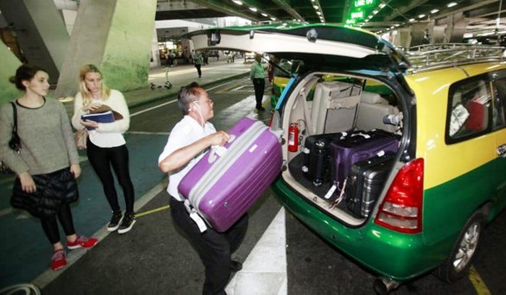 Taxi Passengers Now Face Luggage Charges to and From Airports