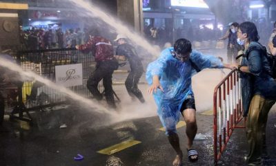 Anti-Government Protesters Defy Police Water Cannons to Deliver Letters