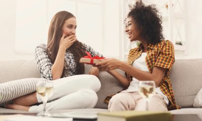 What Are the Best Gifts You Can Buy to Cheer Up a Friend?