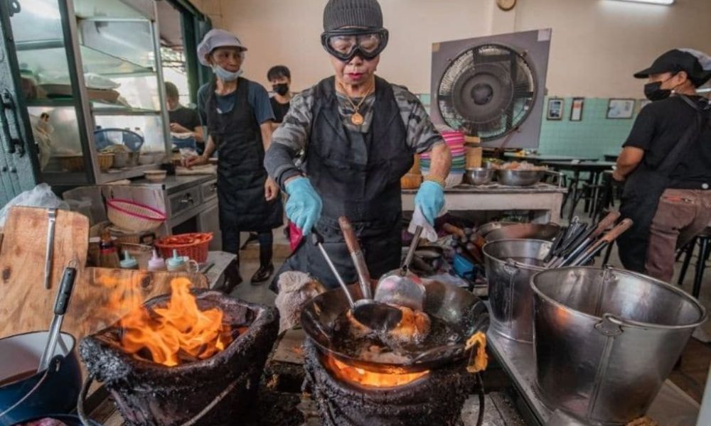 Restaurant, Bangkok's Chef Jay Fai Closes Her Restaurant After Covid-19 Scare