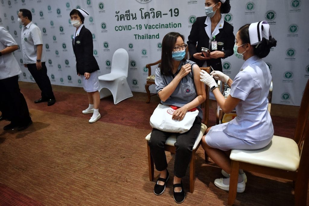 walk-in vaccination, Thailand's Prime Minister Puts a Halt to Walk-in Vaccination Sites