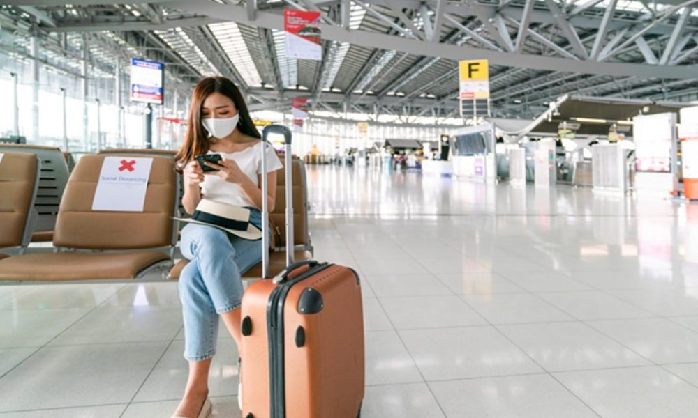 5 Things You Need to Pack for a Long Flight after the Pandemic