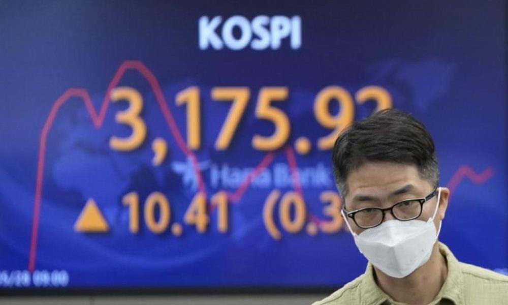 Asian Stocks Rise as Economy Shows More Signs of Improvement