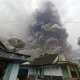 Thousands Flee Indonesian Mount