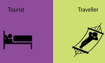 difference between traveller and tourist