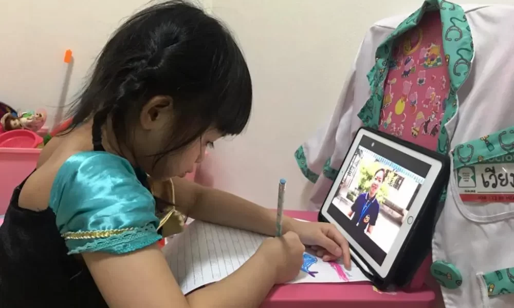 Introducing Kids to Integrated Computer-Science Early