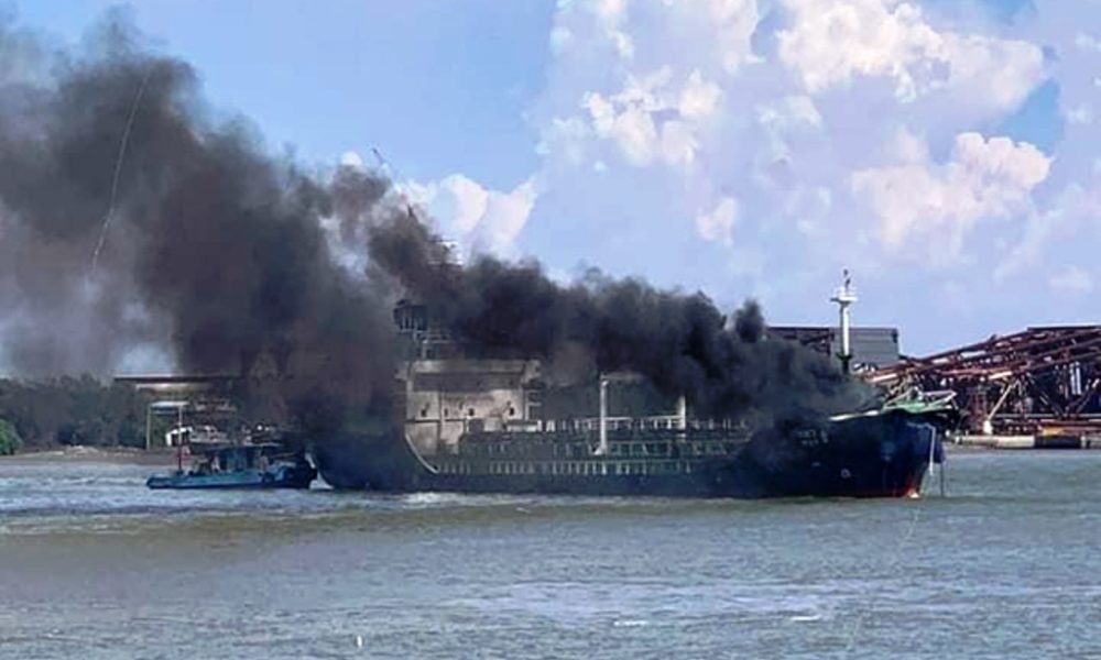 oil Tanker Carrying 3 Million Liters of Crude Oil Explodes