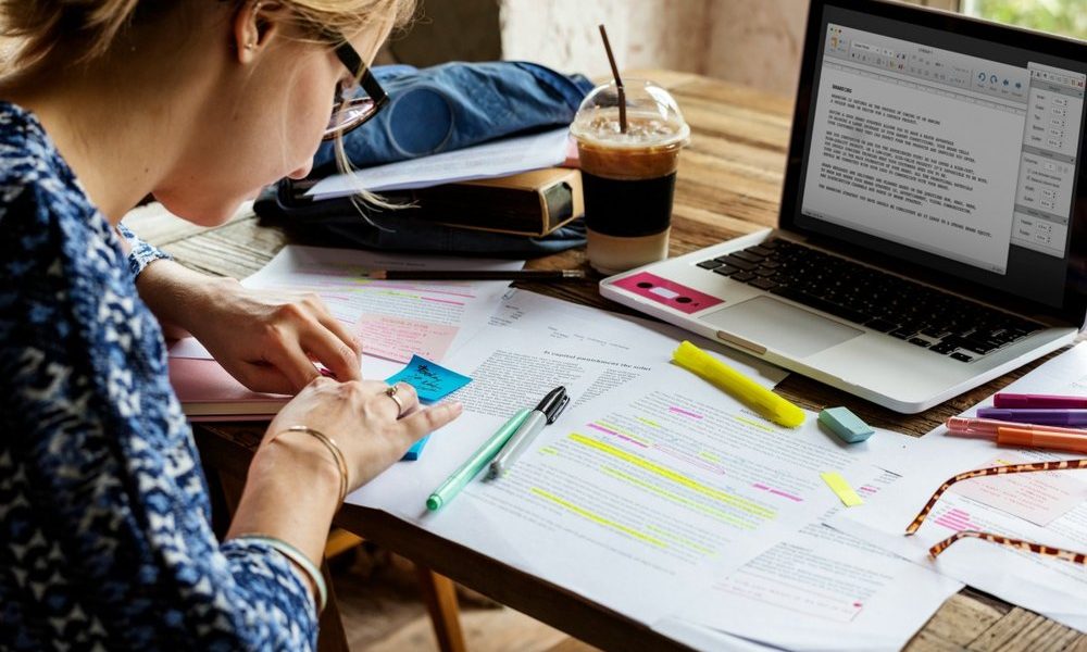 What's the Difference Between a College and a University? — College Factual for Students