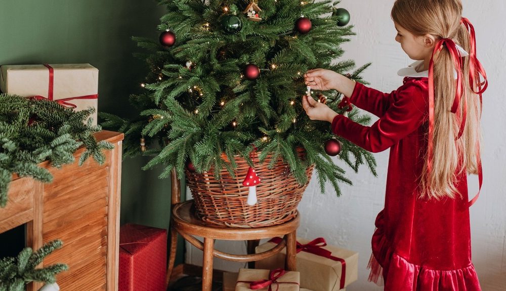 The 10 Best Festive Christmas Tree Collar Ideas for 2022