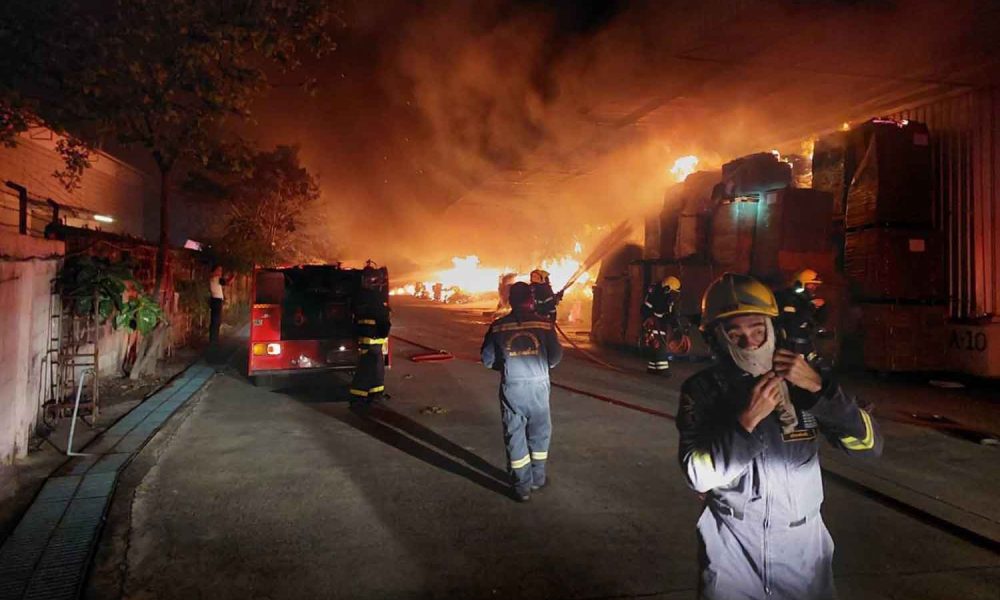 Samsung Warehouse Destroyed by Fire