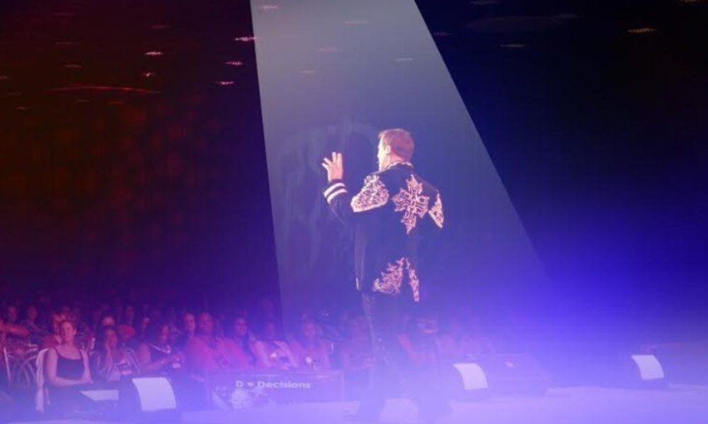 Top 8 Reasons Why a Motivational Speaker Can Boost Your Business