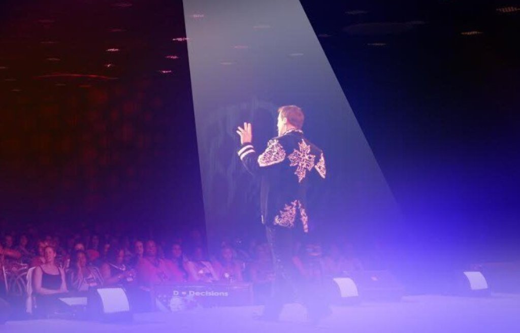 Top 8 Reasons Why a Motivational Speaker Can Boost Your Business