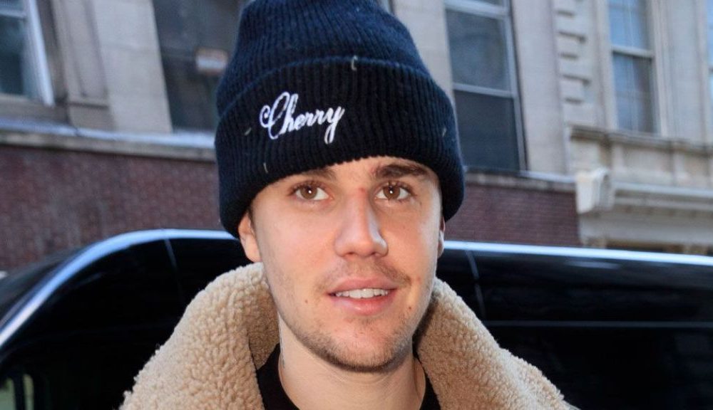 Justin Bieber Sidelined by Partial Facial paralysis