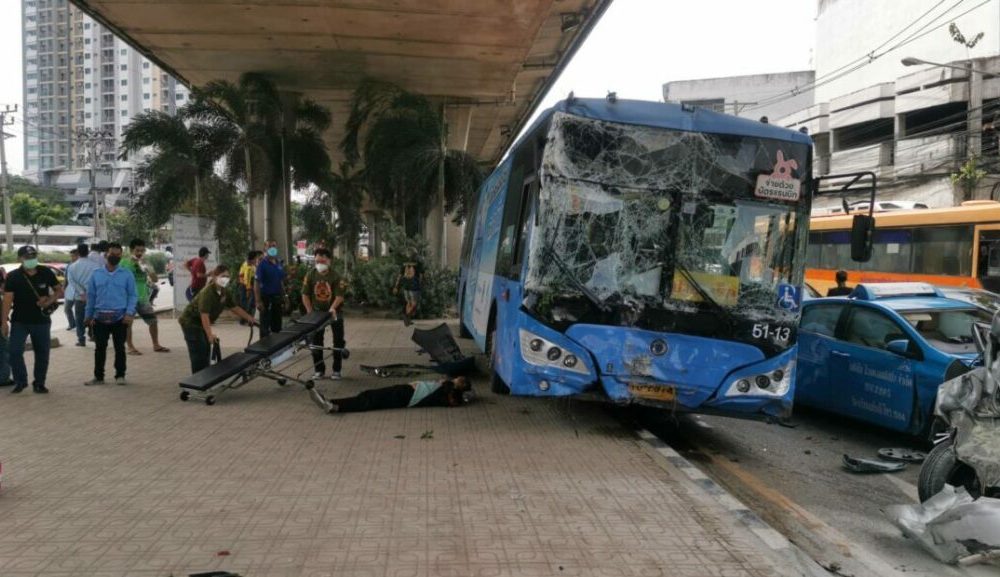 Public Transit Bus Crashes into 8 Vehicles