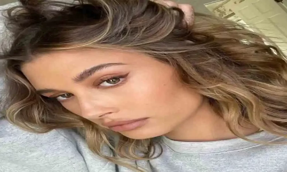Here's How Hailey Bieber Looks With Bright Red Hair For Halloween 2022
