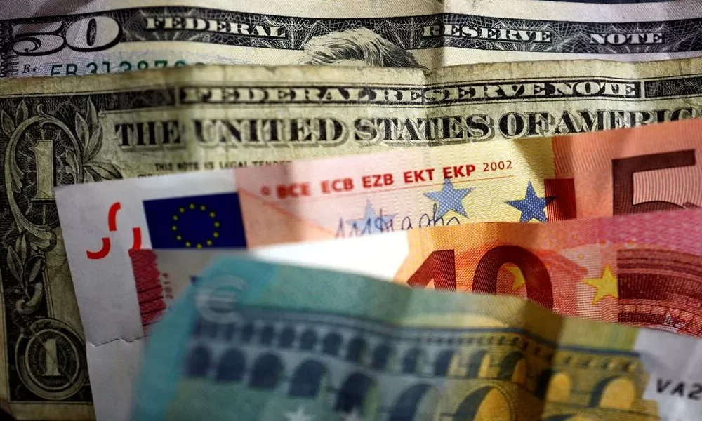 Dollar Rises After Recent Sell-off, Yen Rises