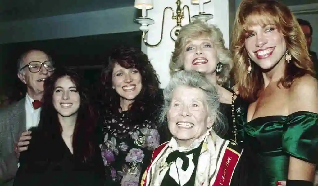 Carly Simon Is Filled With Sorrow After The Deaths Of 2 Sisters