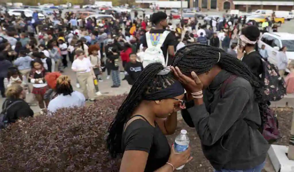 St. Louis High School Shooting Results In The Deaths Of 2 Students And The Gunman