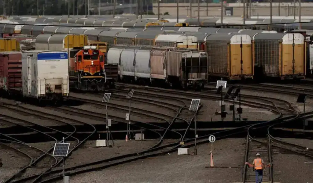 Rail Union Rejects Deal, Renews Strike Threat