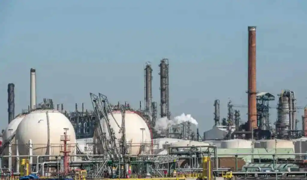 As OPEC Talks About Cutting Output, Oil Prices Rise
