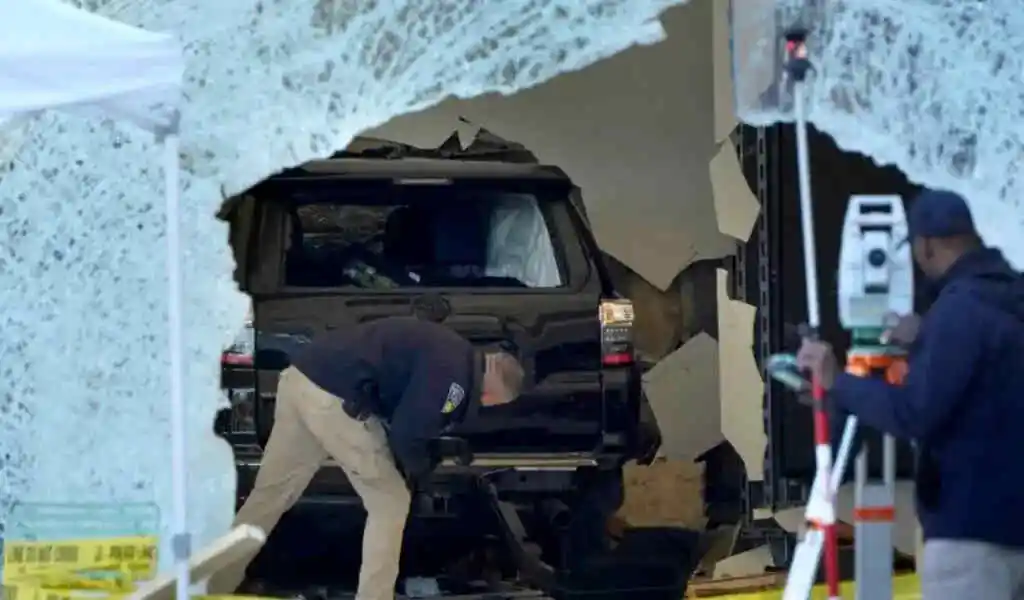 Hingham Apple Store Crash Leaves One Dead, 17 Injured