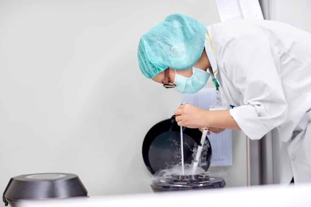 Fertility Solutions: The 3 Benefits of Freezing Eggs