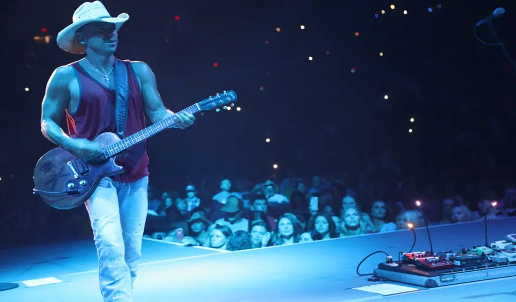 Kenny Chesney To Kick Off His 2023 ‘I Go Back’ Tour With Kelsea Ballerini