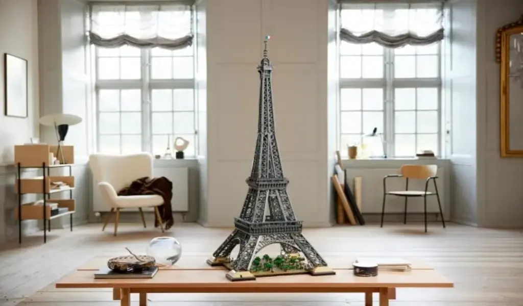 BLACK FRIDAY 2022: LEGO EIFFEL TOWER COMES AT A PRICE OF 1M50.