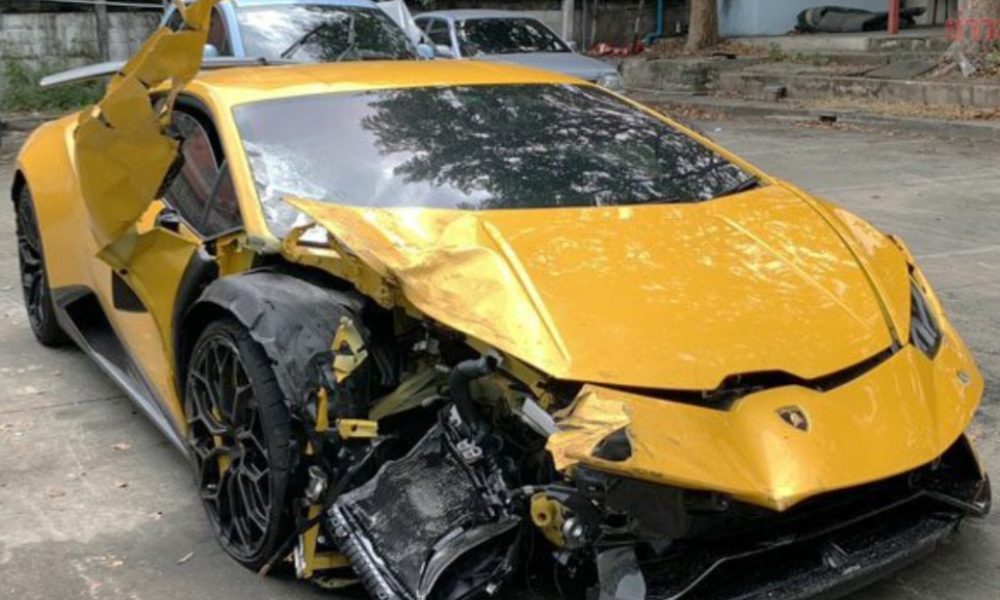Lamborghini Crashes at High Speed