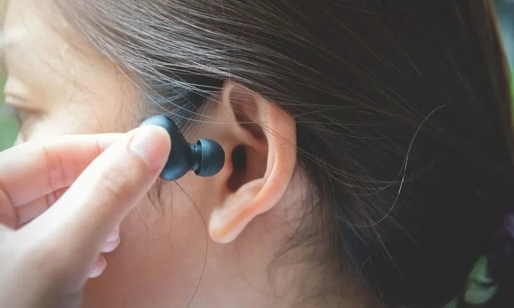 More than 1 Billion Young People's Unsafe Listening Habits May Cause Hearing Loss, Study Shows