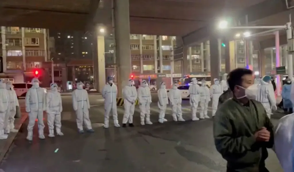 Rare COVID Protests have Broken Out in China's Xinjiang Region After Deadly Fire