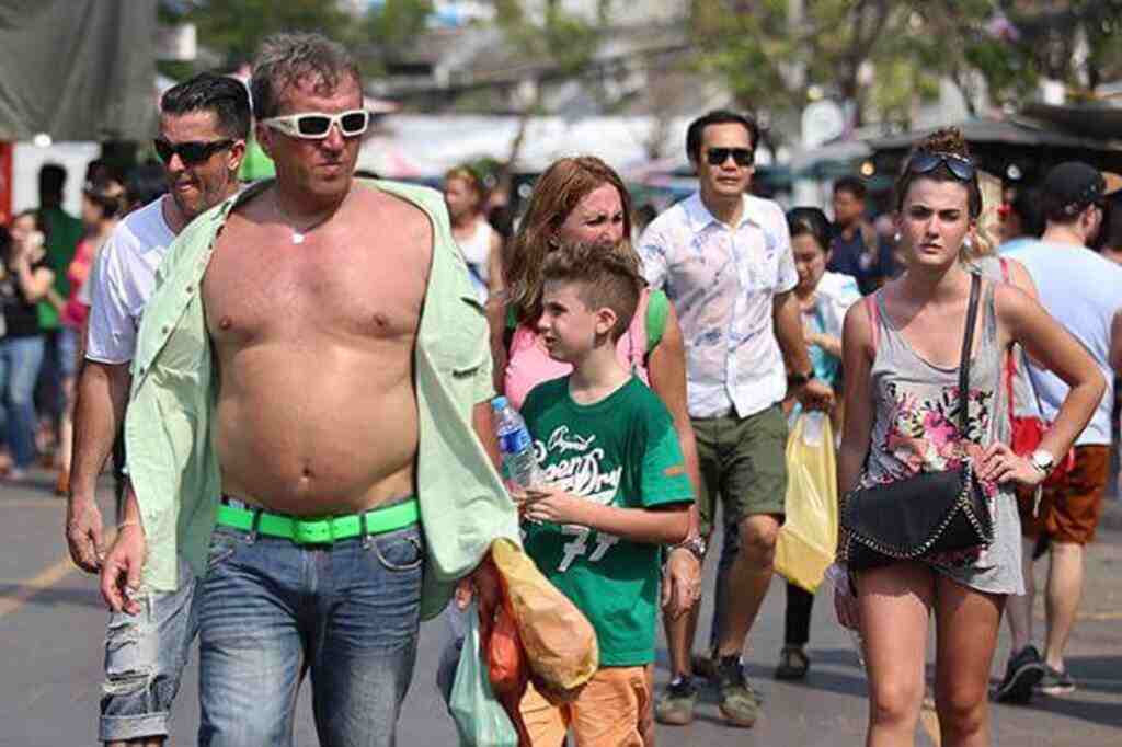 Russian Tourist Flock to Phuket Thailand