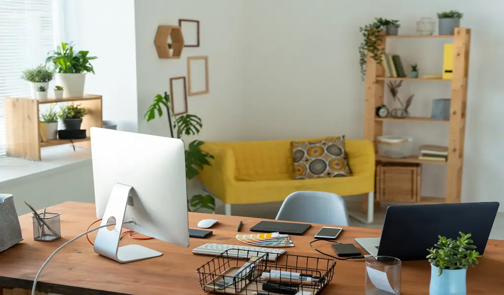 Best Ideas to Decorate Your Desk in 2022