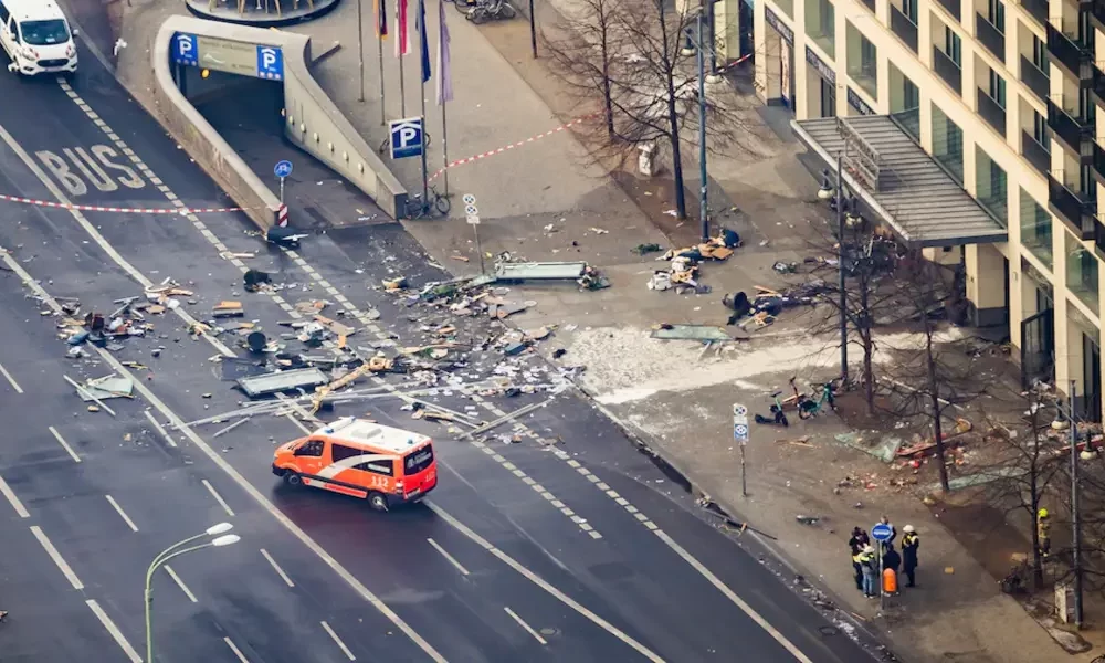 Giant Aquarium In Berlin Burst, Injuring 2 People