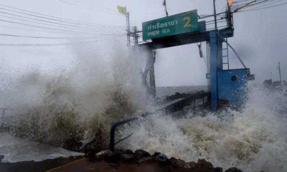 Gale Force Winds Shut Down Ferry Services in Southern Thailand