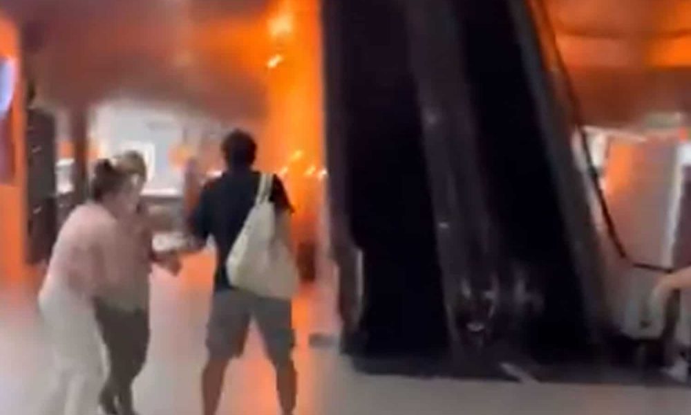 Christmas Tree Lights Causes Fire at CentralWorld