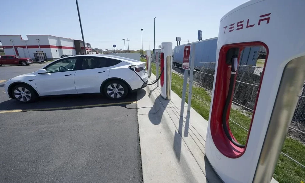 1.3 Million Tesla Cars Delivered in 2022, Up 40% From Last Year