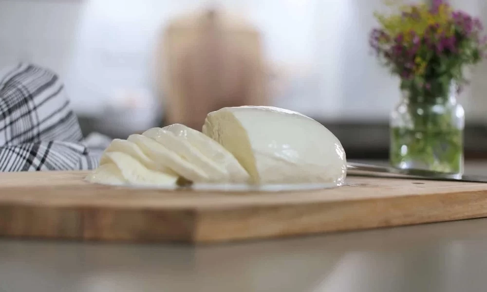 How Can You Provide An Explanation For Mozzarella Cheese And Longino Cheese?
