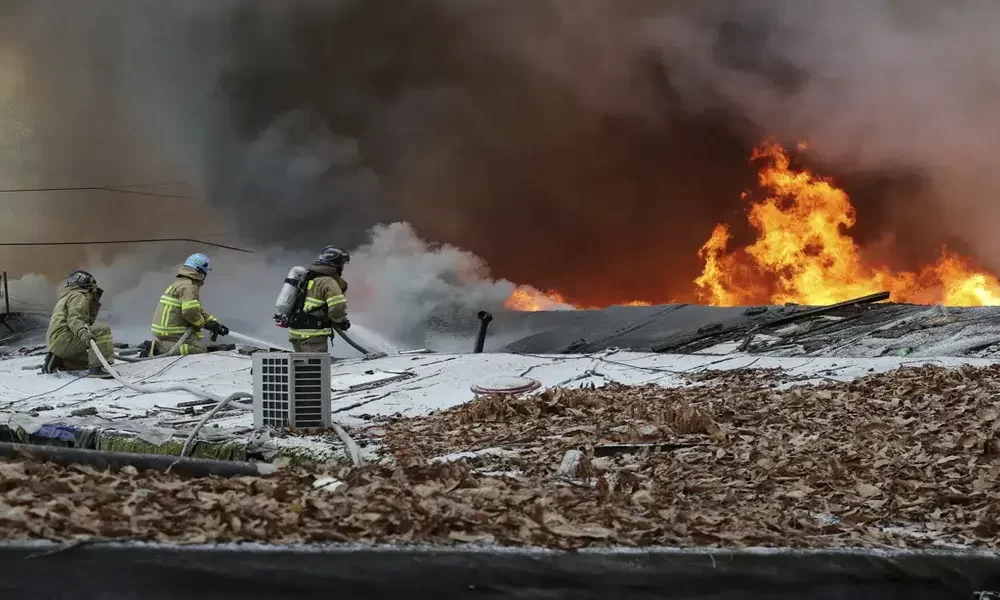 Seoul Neighborhood Evacuated After Fire Spreads