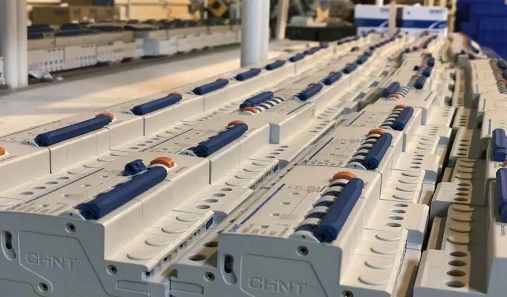 Types Of Air Circuit Breakers You Can See In Commercial Installations