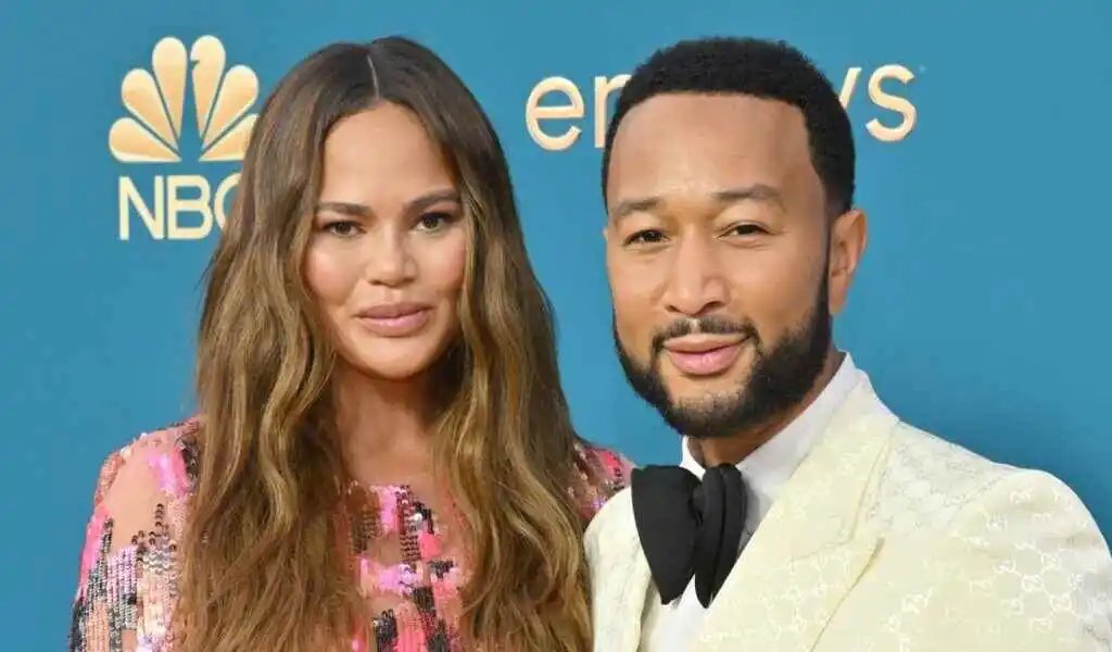 JOHN LEGEND & CHRISSY TEIGEN SHARE NEWBORN BABY PHOTO: 'SO GRATEFUL'
