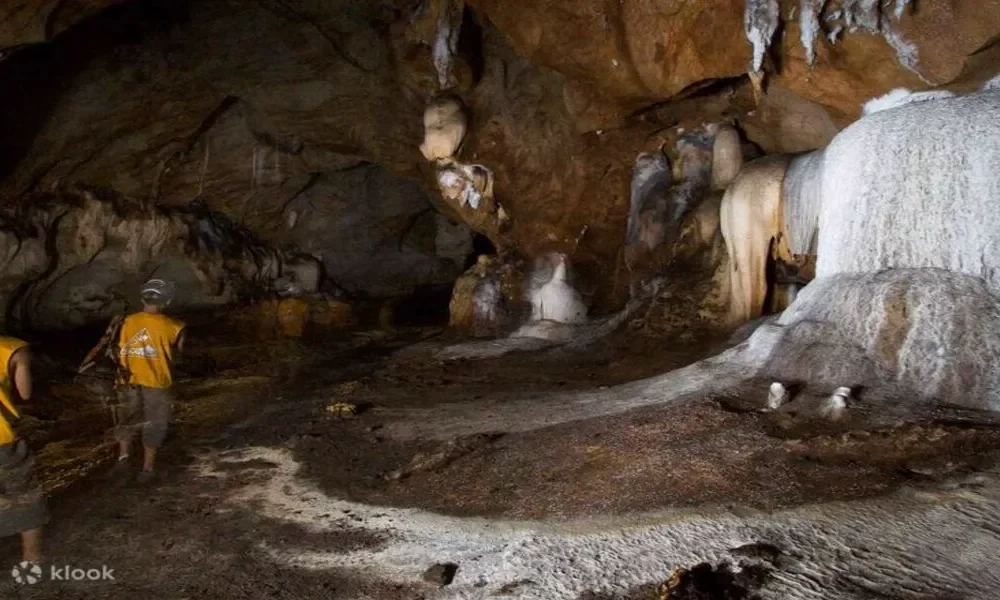 Explore the Mysterious Depths A Beginner's Guide to the Thrills of Caving