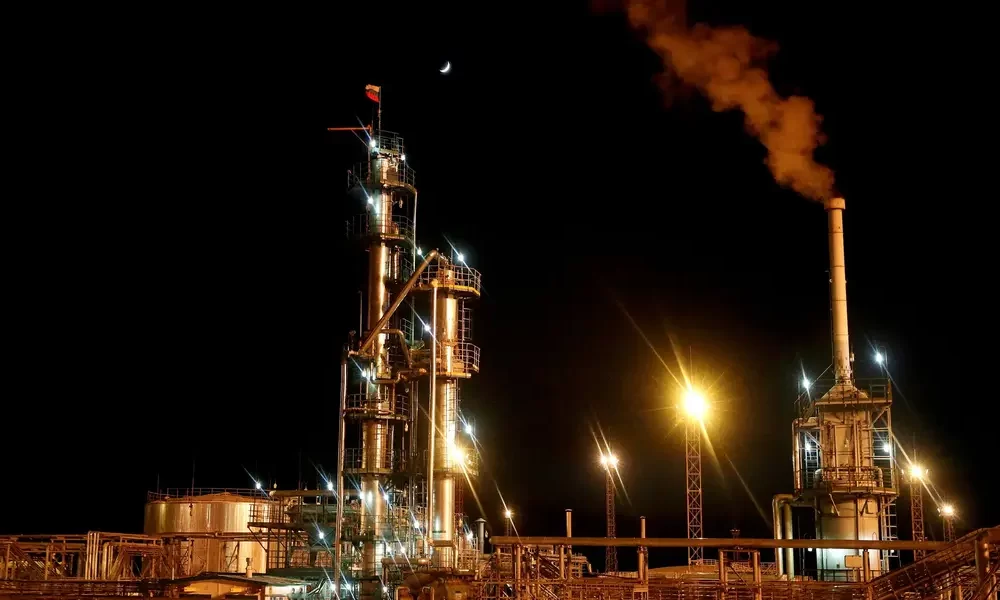 Russia Cuts Oil Production Over Western Price Caps