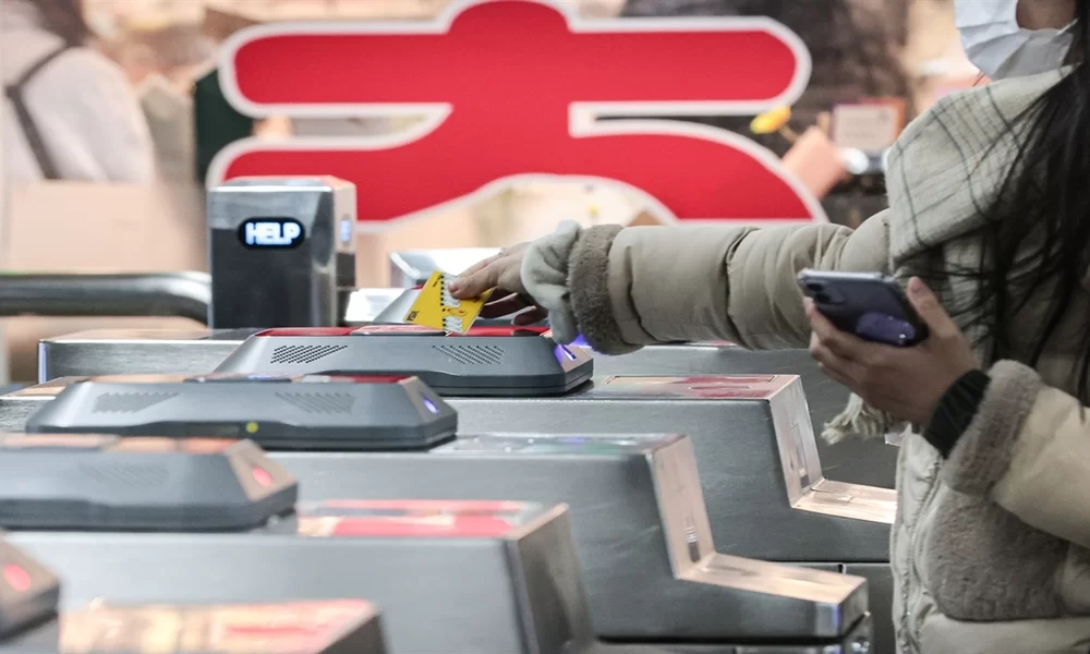 Seoul City delays subway, bus fare hikes to the second half of the year