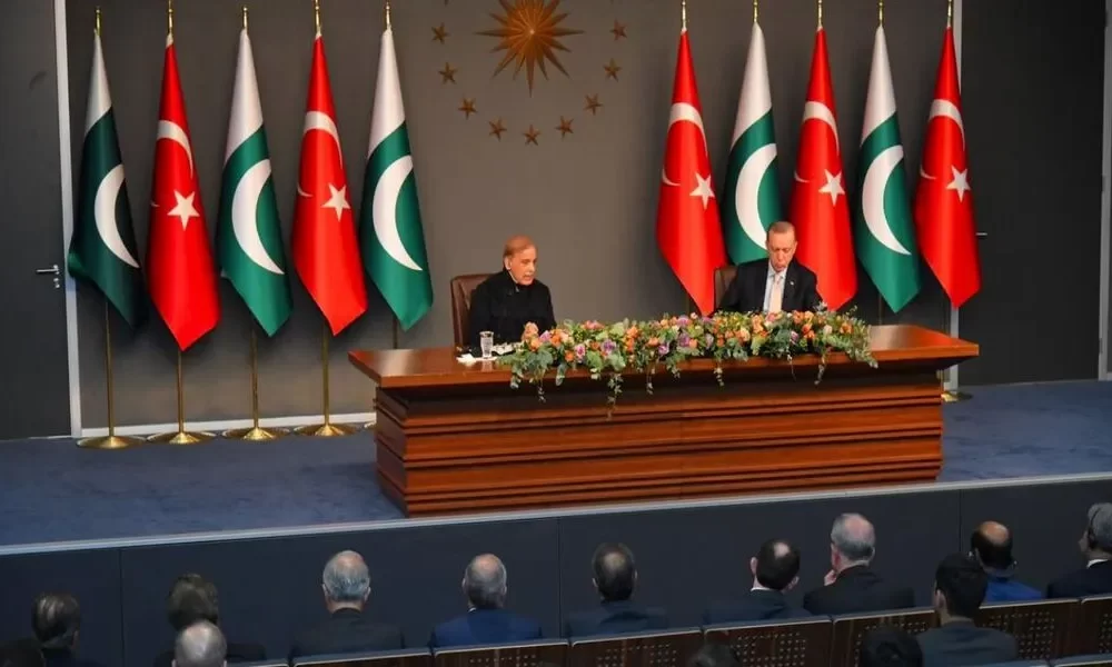 Turkish Earthquake Victims To Receive Relief Funds From PM Shehbaz Sharif