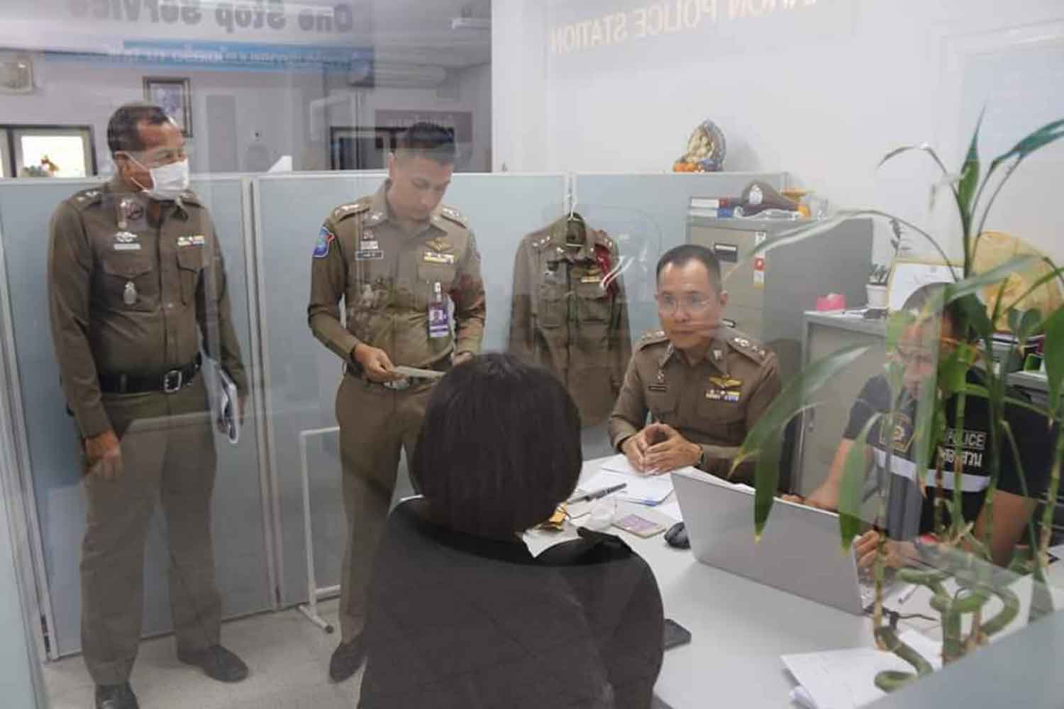 Phuket Travel Agent Charged With Slashing Tourist With a Knife