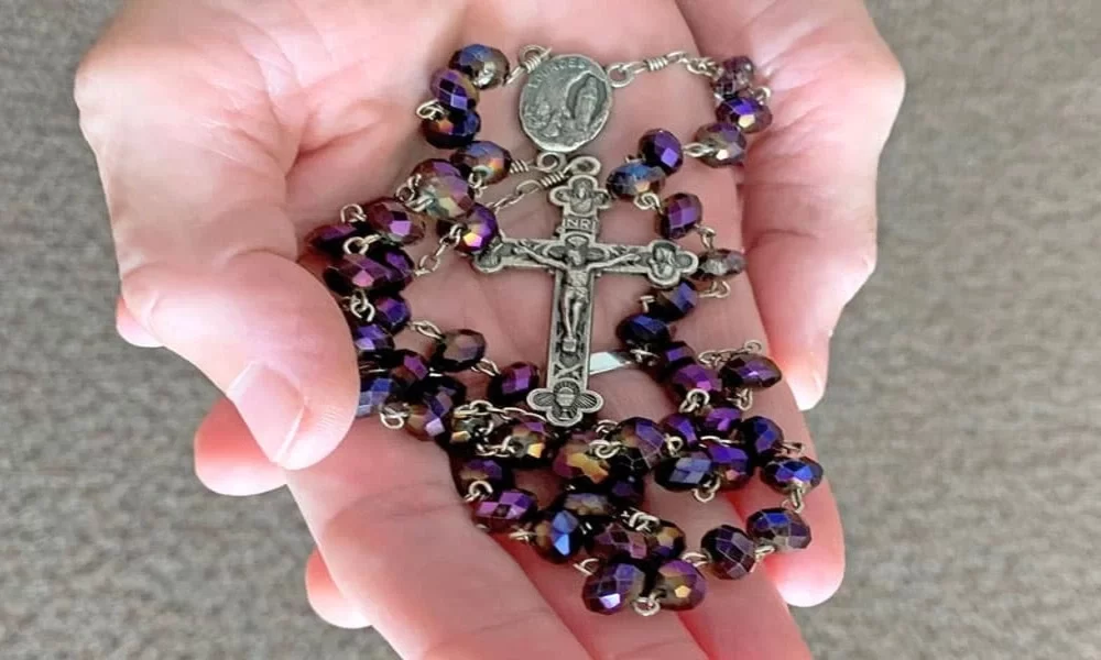 5 Reasons Why a Gold Rosary Necklace is the Perfect Gift