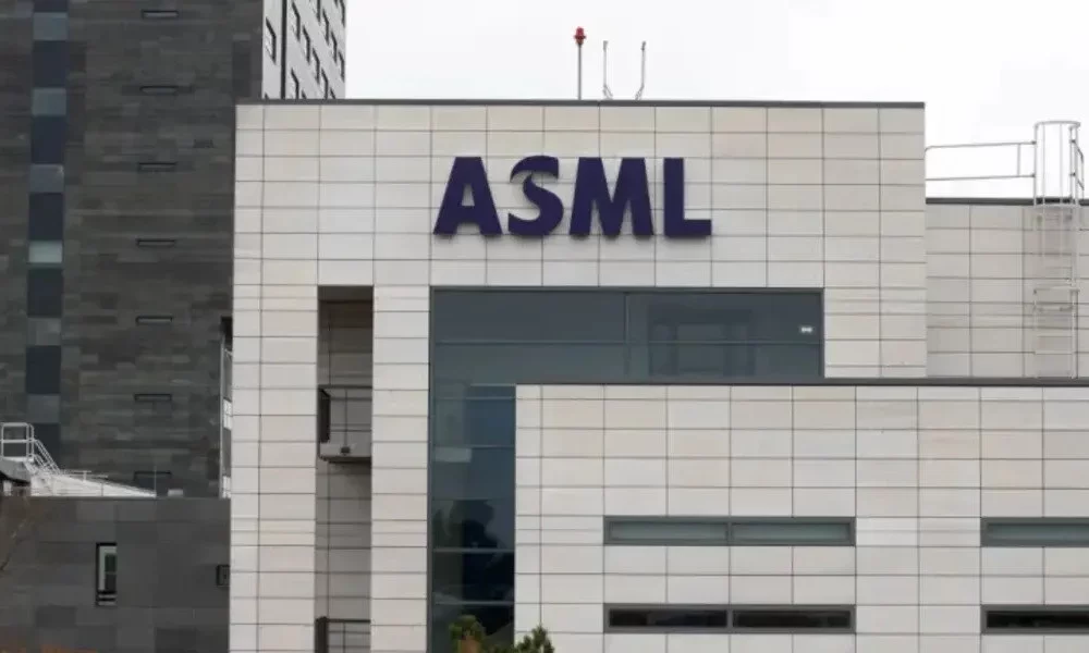 Customers Adjust Orders After ASML Exceeds First-Quarter Earnings Estimates